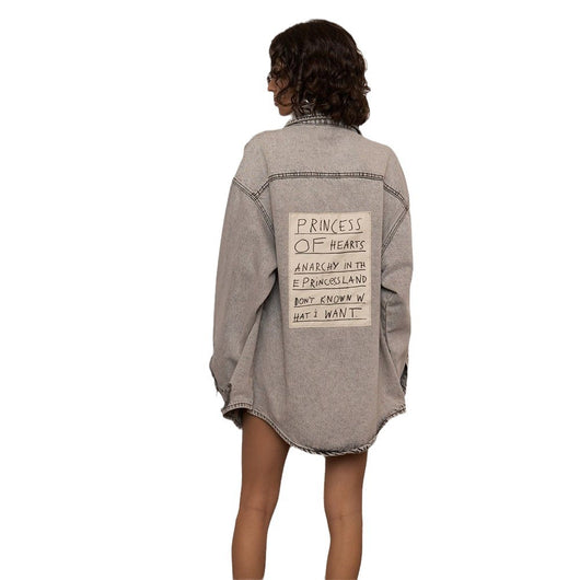 Camisa Denim Mujer Estilo Urbano con Letras - Image 5