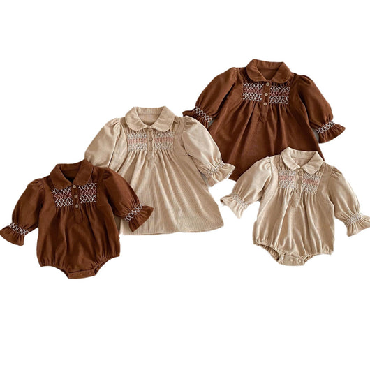 Vestido Enterizo de Pana para Bebé Niña con Diseño Triangular - Image 5