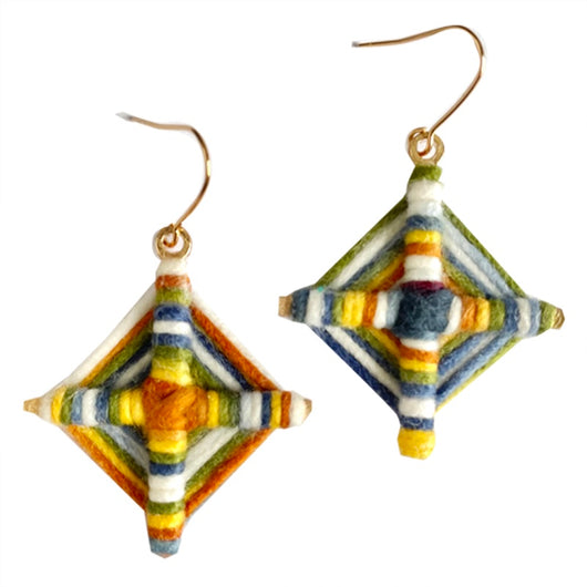 Aretes Tejidos Diamante Tonos Morandi Hechos a Mano - Image 4