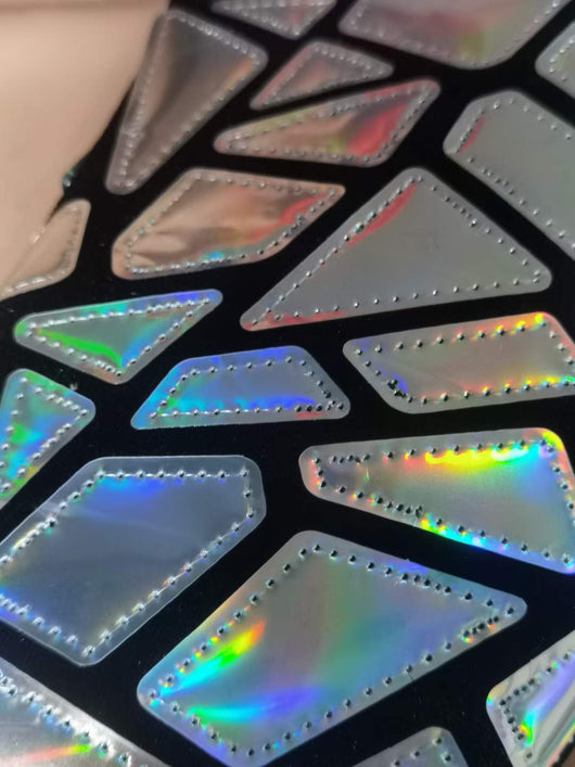 Traje Estereoscópico Reflectante de Hombros Elevados en Plata - Image 9
