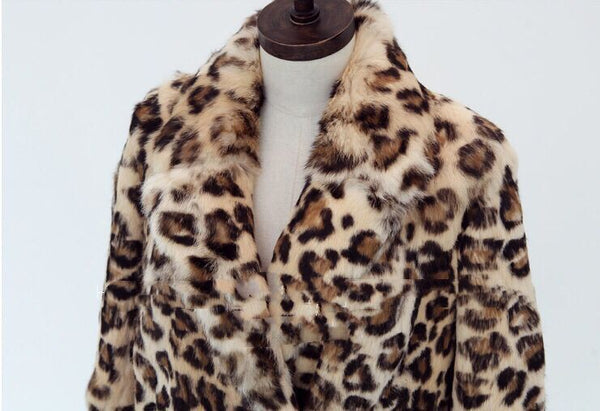 Abrigo Largo Estampado Leopardo para Mujer - Diseño Minimalista y Versátil