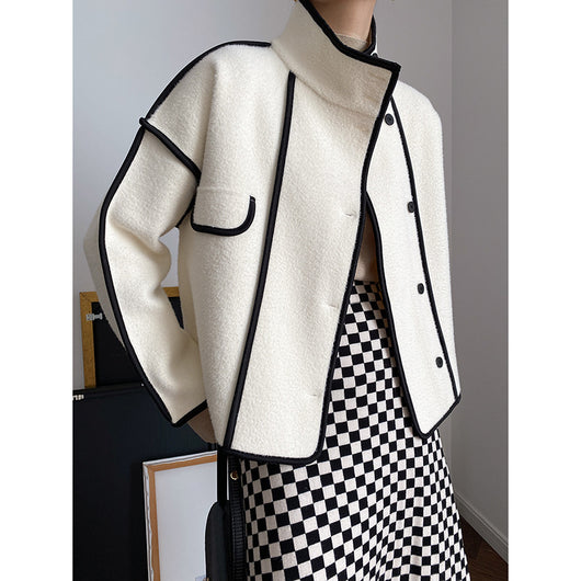 Abrigo Cropped con Cuello Alto y Ribete Contrastante - Image 17