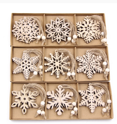 Caja de 12 Adornos Navideños de Madera con Diseños de Copos de Nieve - Image 12