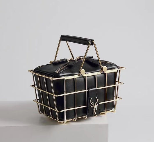 Bolso Bandolera Estructurado de Cuero con Diseño Tridimensional