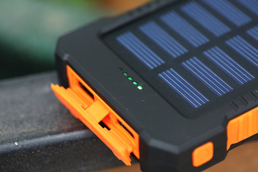 Cargador Solar Portátil Ultradelgado para Celular con Luz de Campamento - Image 18