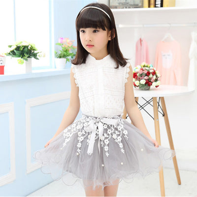 Vestido Infantil Elegante con Encaje y Detalles Perlados - Image 8