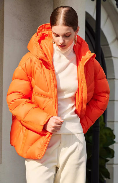 Chaqueta Acolchada Corta con Capucha de Plumón de Pato para Mujer - Image 4