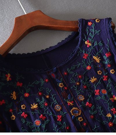 Blusa Retro Holgada con Bordado Floral - Image 24