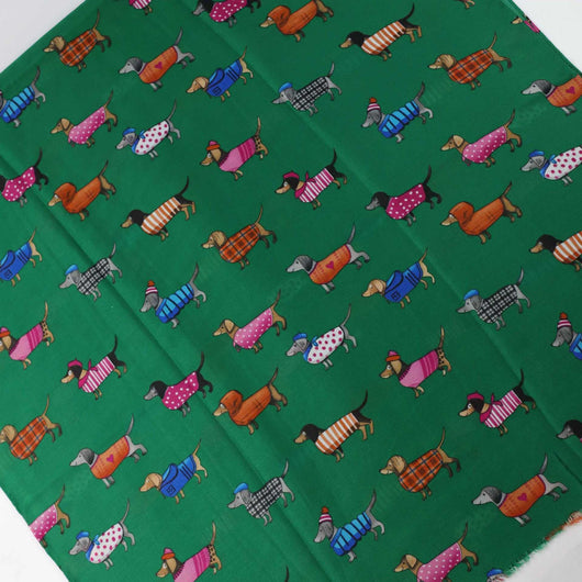 Pañoleta de Satén Estampada con Perro Salchicha - Image 21
