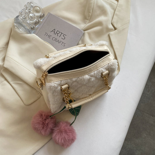 Bolso Tote de Cadena Metálica y Rombos Acolchados con Dije de Cereza - Image 5