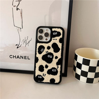 Funda de Felpa Bordada con Adorables Briquetas para Teléfono - Image 11