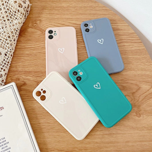 Funda para teléfono pintada a mano con diseño de amor - Image 8