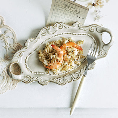 Plato de Cerámica Retro con Relieve Elegante para Comedor