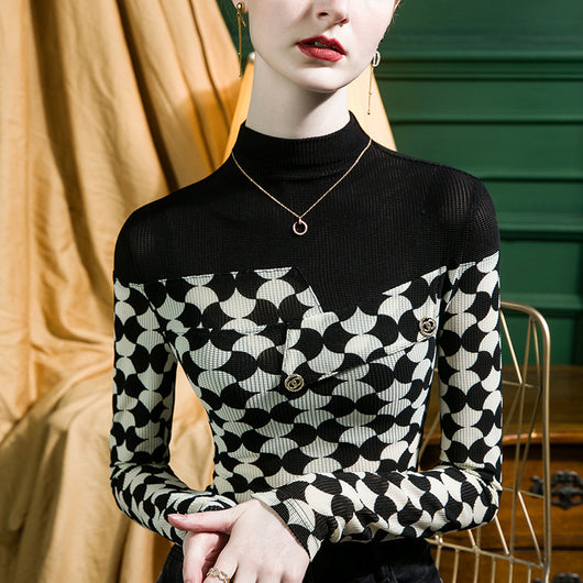 Blusa Estampada Cuello Alto con Costuras Decorativas - Image 4