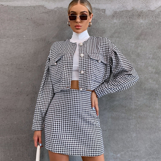 Traje Ejecutivo Ajustado de Dos Piezas - Chaqueta y Top Ceñido Sexy - Image 11