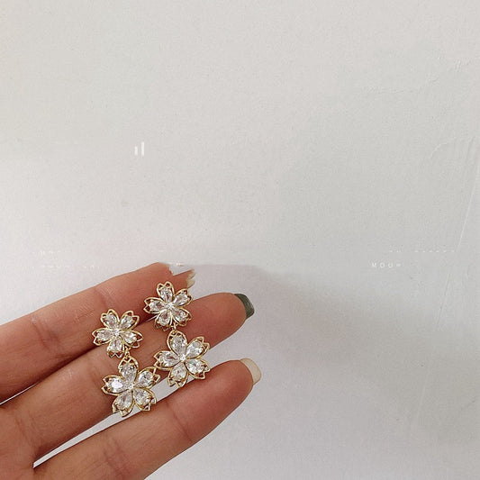 Joya Floral con Zirconia Cúbica - Diseño Coreano Elegante - Image 2