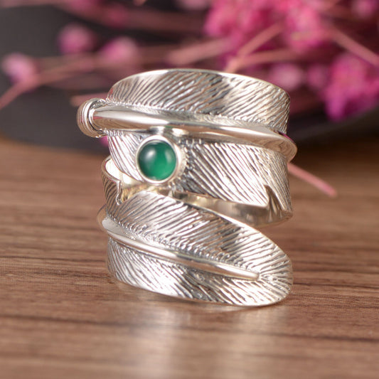 Anillo de Plata 925 con Ágata Verde Incrustada en Forma de Pluma