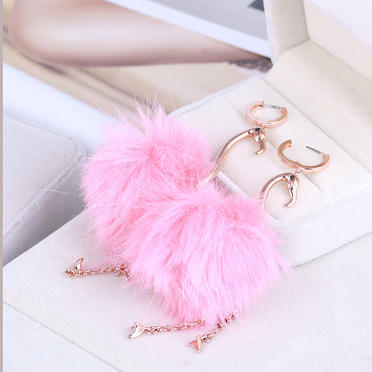 Aretes Flamingo Elegantes con Bola de Pelaje Realista - Image 12