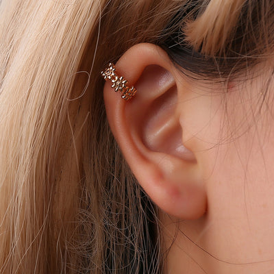 Aretes Curvos de Margarita Pequeña sin Perforación - Image 13