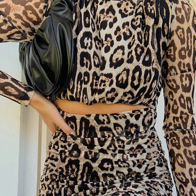 Falda Corta Estampado Leopardo Manga Larga Ajustada - Image 3