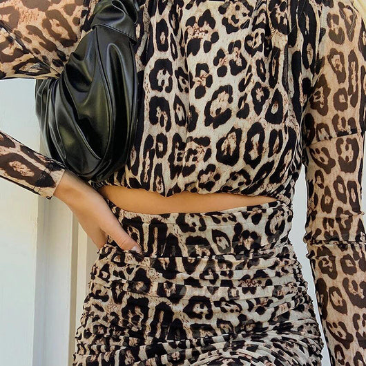Falda Corta Estampado Leopardo Manga Larga Ajustada - Image 3