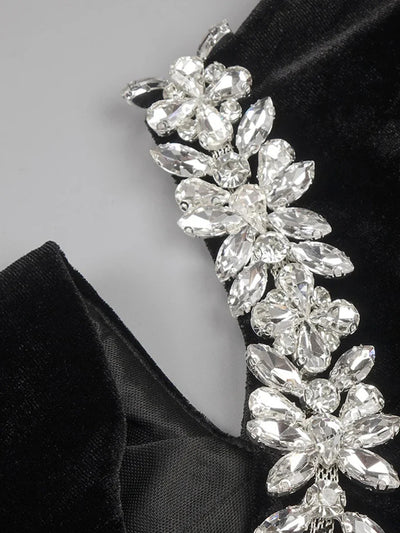 Vestido Asimétrico con Hombro Único y Detalles de Diamantes - Image 11