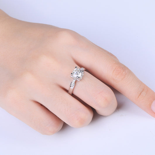 Anillo de Diamante Clásico para Compromiso