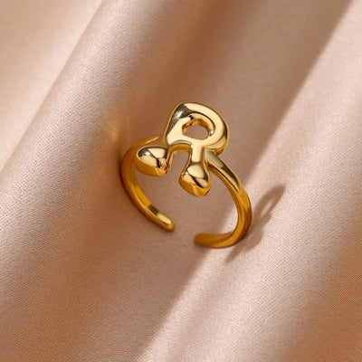 Anillo de Letras Bubble Dorado en Oro 18K Chapado - Image 49