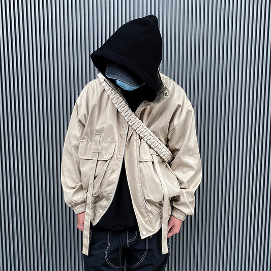 Impermeable de Nylon con Bolsillos Amplios y Detalles Decorativos