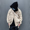 Impermeable de Nylon con Bolsillos Amplios y Detalles Decorativos
