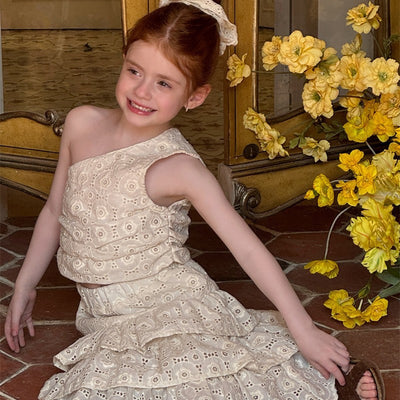 Vestido Pastel con Hombreras Oblicuas y Bordados de Verano - Image 5