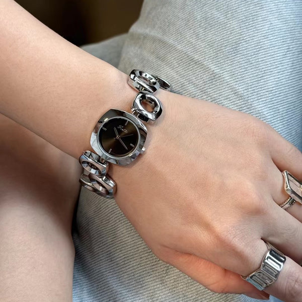 Reloj Pulsera Dorado Calado Moderno para Mujer