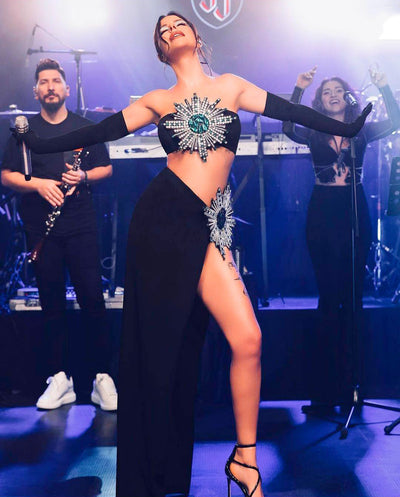 Conjunto Bandage con Crop Top de Strass y Falda Asimétrica - Image 5