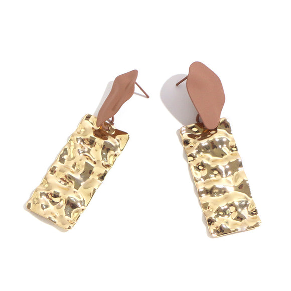 Aretes Metálicos Mate Minimalistas Versátiles