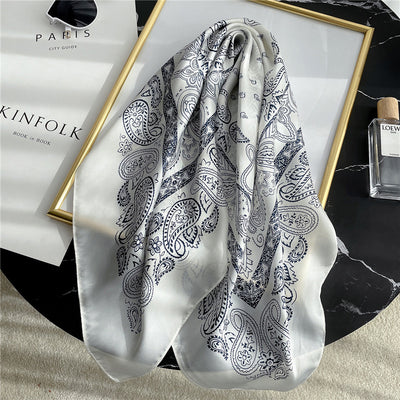 Pañuelo de Seda Estampado con Rayas - Versátil y Combinable