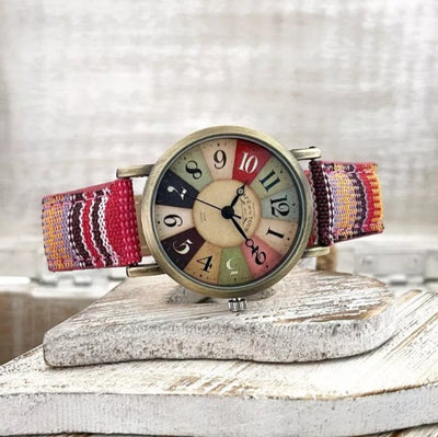 Reloj para Dama con Esfera Multicolor y Patrón Arcoíris