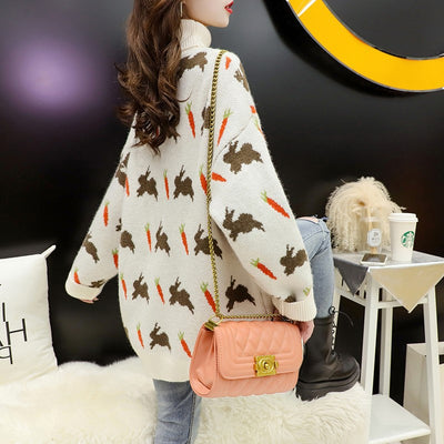 Suéter Cuello Alto Conejo Animado para Mujer - Image 12