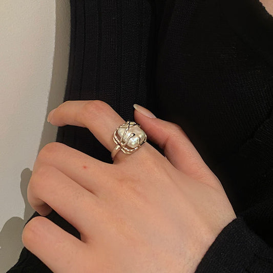 Anillo de Plata Esterlina con Perla Engarzada