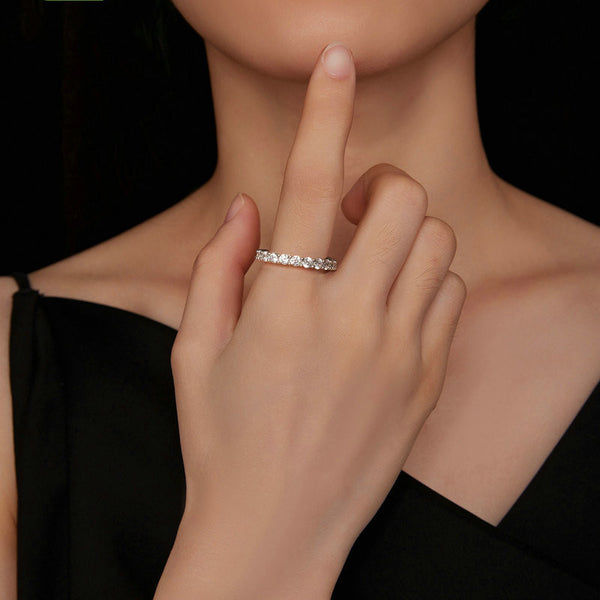 Anillo de Mosonita con Diamantes Brillantes Pareados
