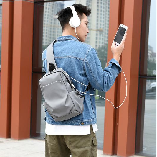 Bolsa de Pecho Impermeable con Carga USB - Diseño Plegable