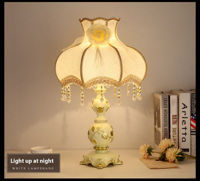 Lámpara de Mesa Romántica Estilo Europeo con Luz Cálida para Dormitorio - Image 9
