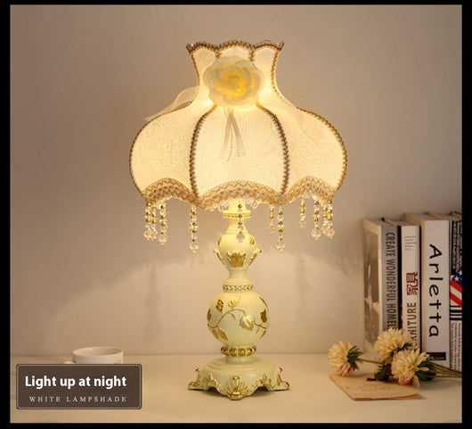 Lámpara de Mesa Romántica Estilo Europeo con Luz Cálida para Dormitorio - Image 9