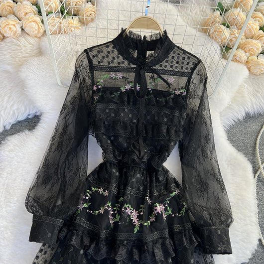Vestido de Encaje Bordado Elegante con Detalles de Costura - Image 3