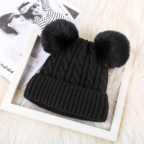 Gorro Cálido para Mujer con Doble Pelota de Piel y Personalización - Image 5