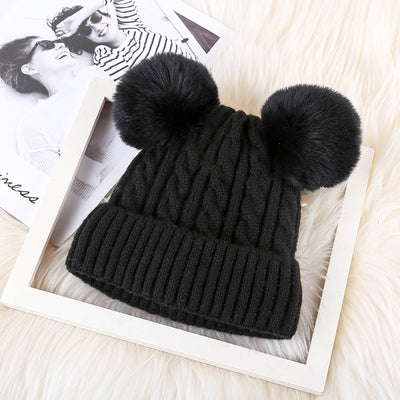 Gorro Cálido para Mujer con Doble Pelota de Piel y Personalización - Image 5