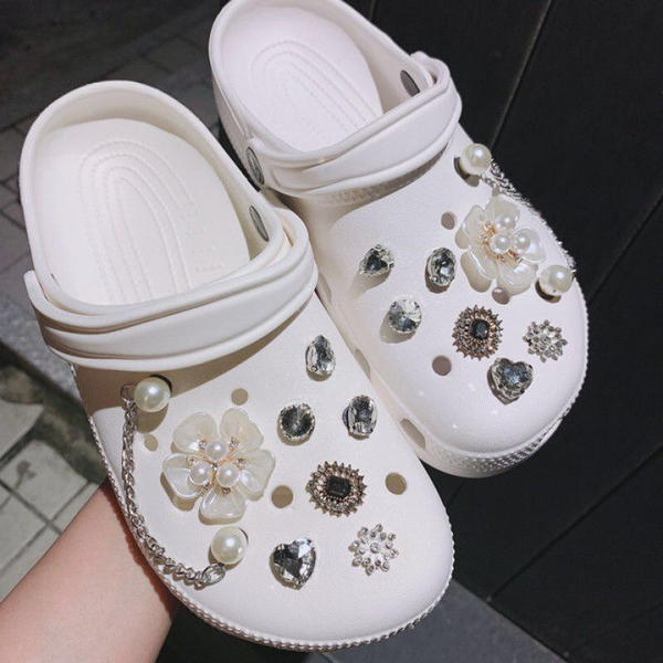 Accesorios Personalizables para Sandalias Crocs - Hebillas y Cadenas DIY