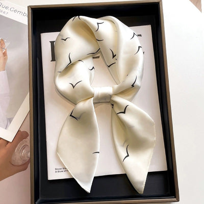 Pañuelo de Seda Cuadrado Rayas Blanco y Negro - Accesorio Versátil para Primavera - Image 44
