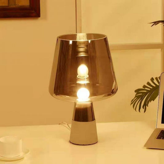Lámpara de Mesa Minimalista Nórdica con Base de Cemento y Pantalla de Vidrio