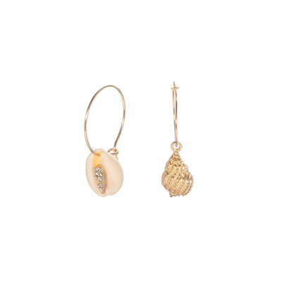 Aretes Bohemios Dorados con Perlas y Borlas de Concha Natural - Image 5