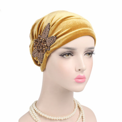 Turbante Velludo con Flores Perladas y Pliegues Elegantes - Image 17